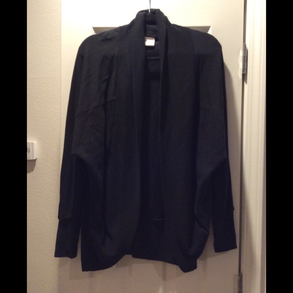 Abercrombie & Fitch black shrug sweater (722)
